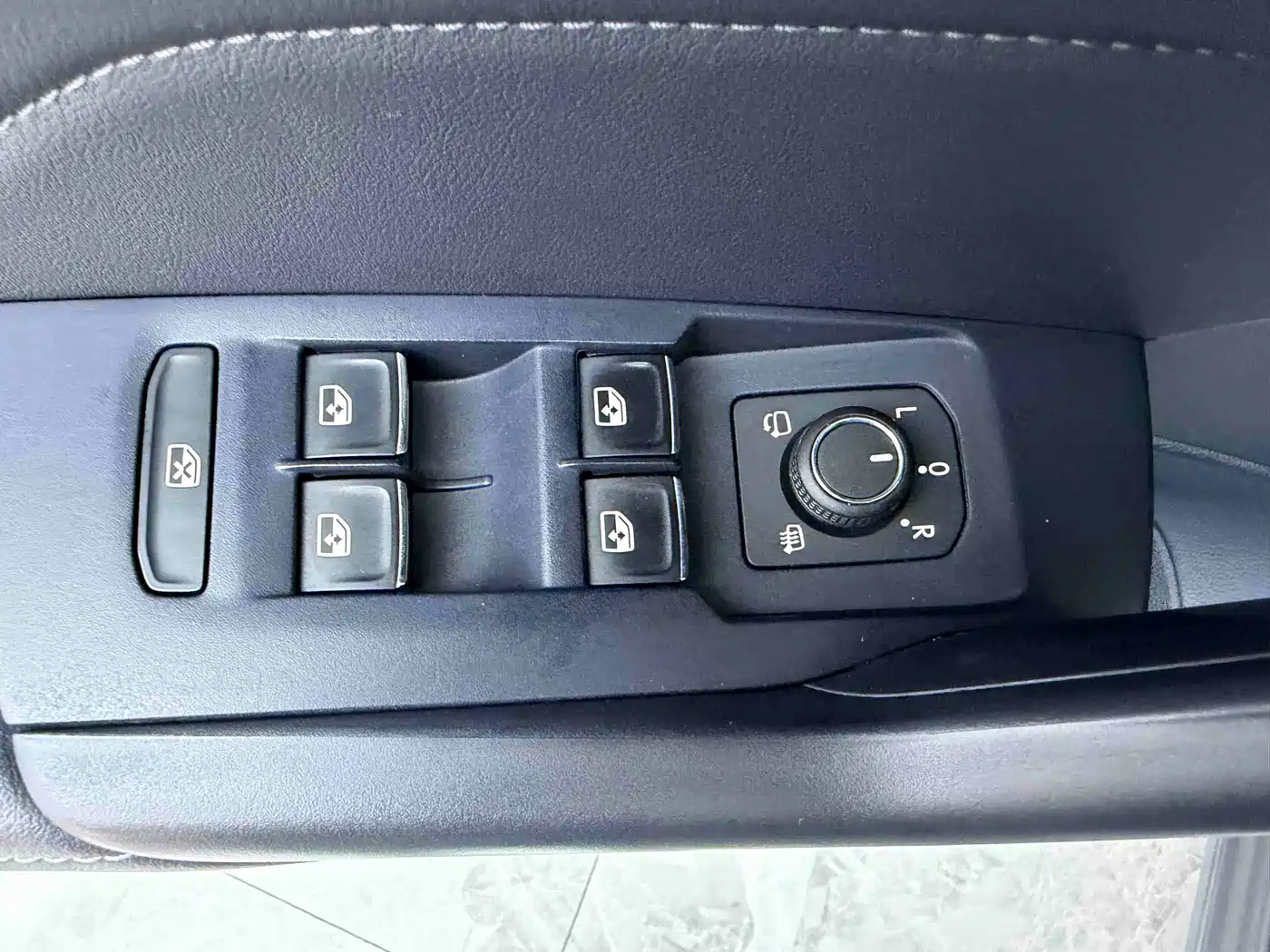 Volkswagen Tharu 2025 Model Rising Star 300TSI Aspiration Edition фото 15
