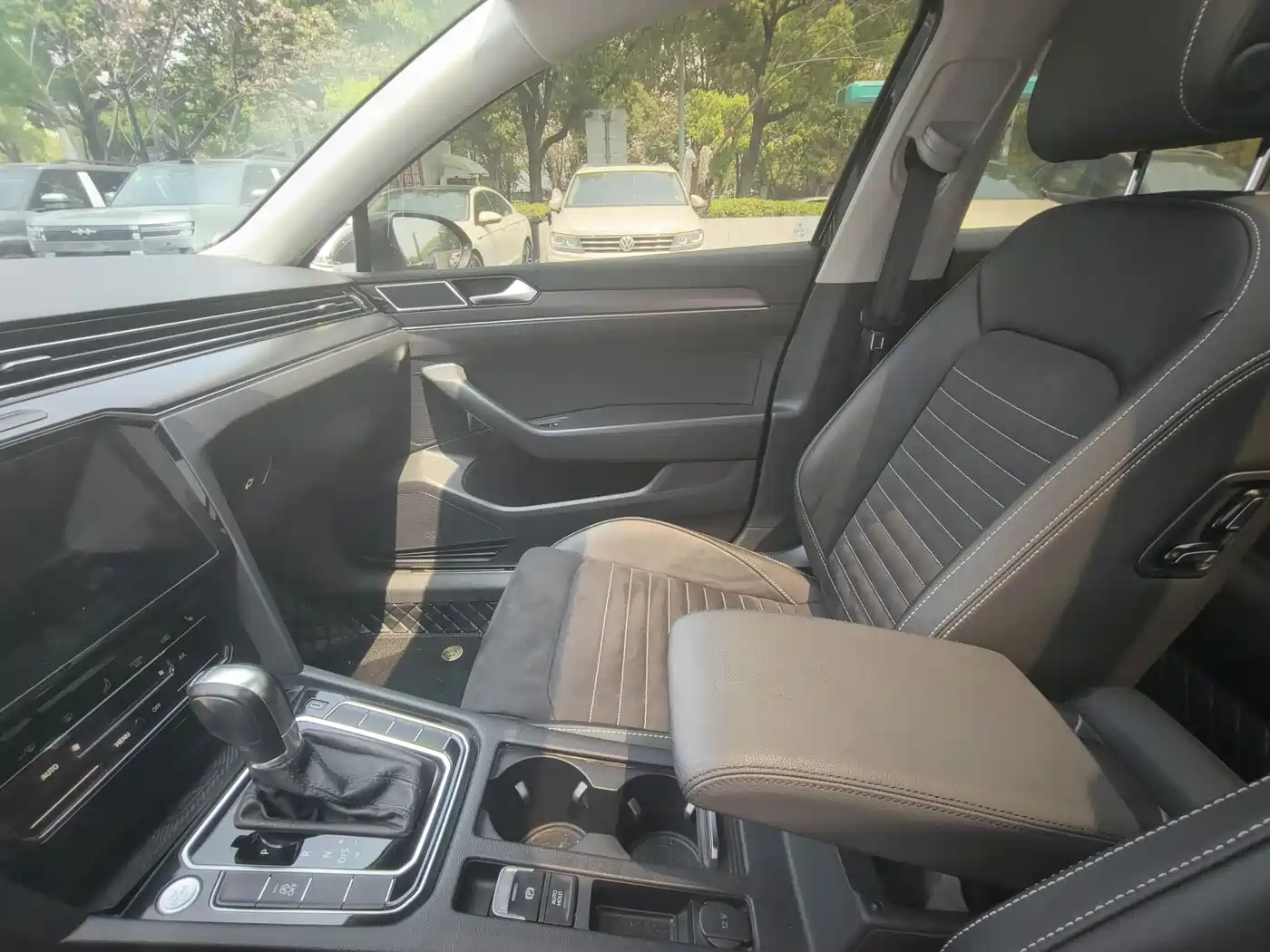 Volkswagen Magotan 2020 330TSI DSG Leading фото 11