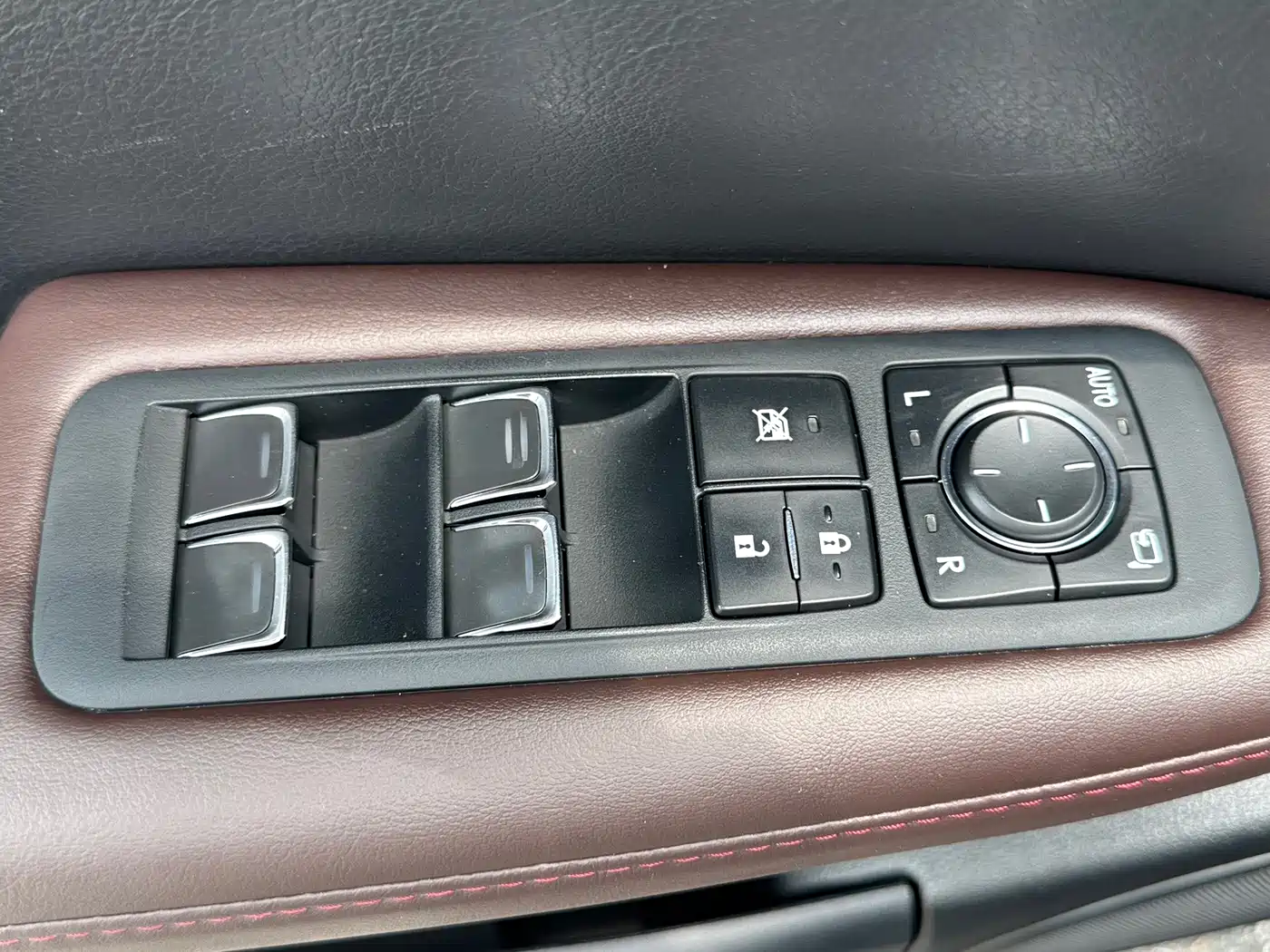 Фото 15 - Lexus RX