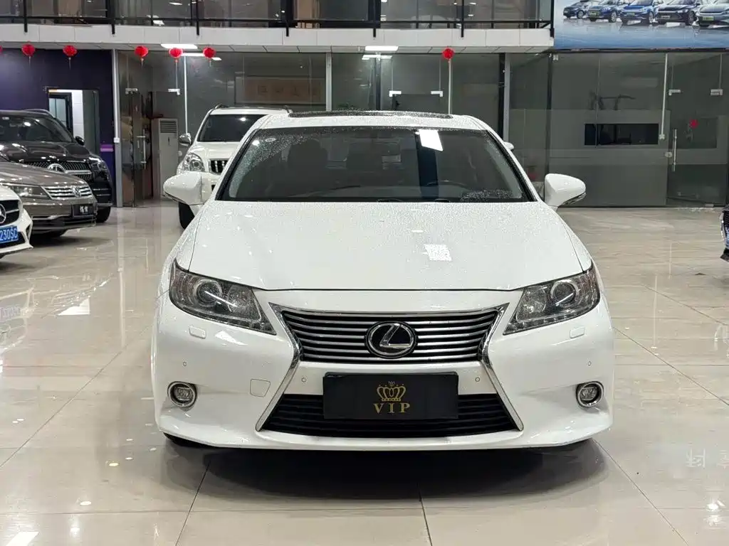 Фото 2 - Lexus ES
