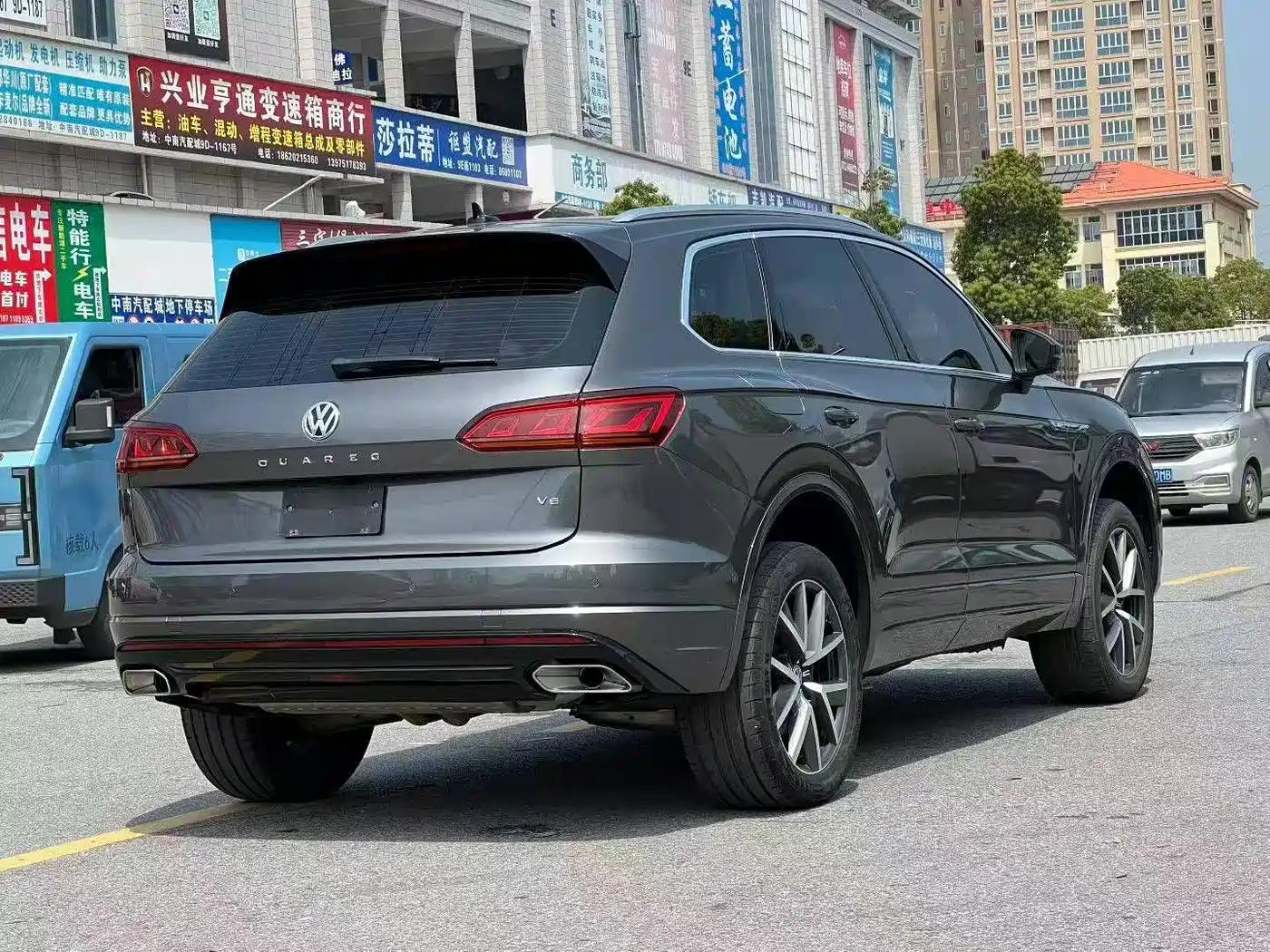 VOLKSWAGEN TOUAREG