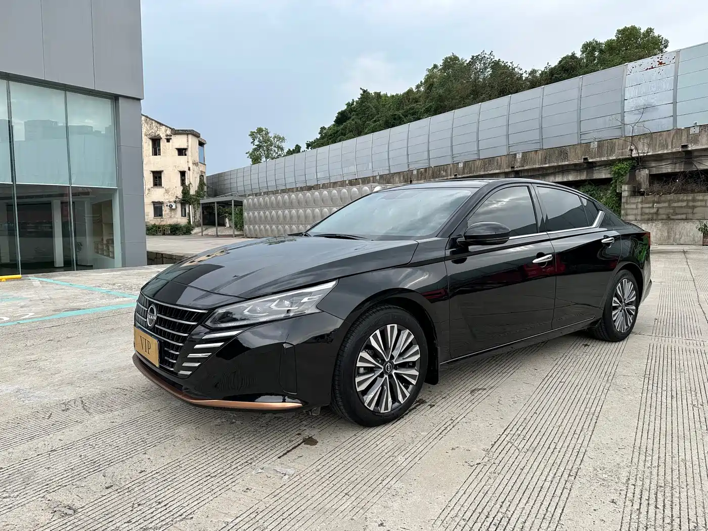 Photo 1 - Nissan Teana