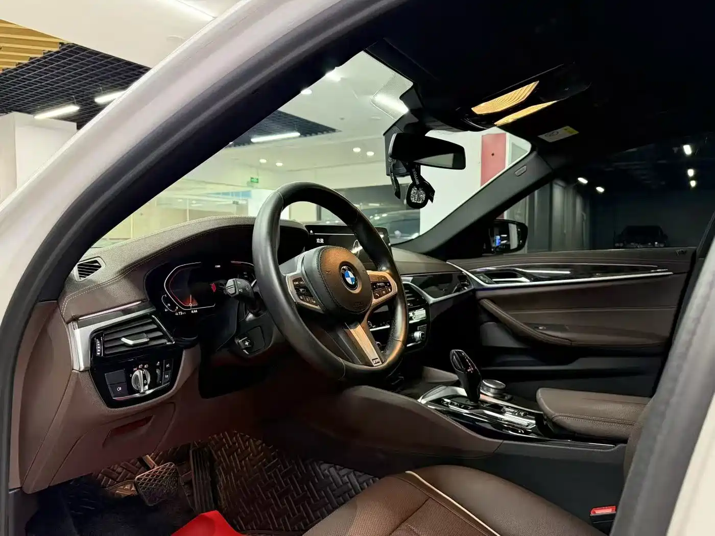صورة 4 - BMW 5 Series