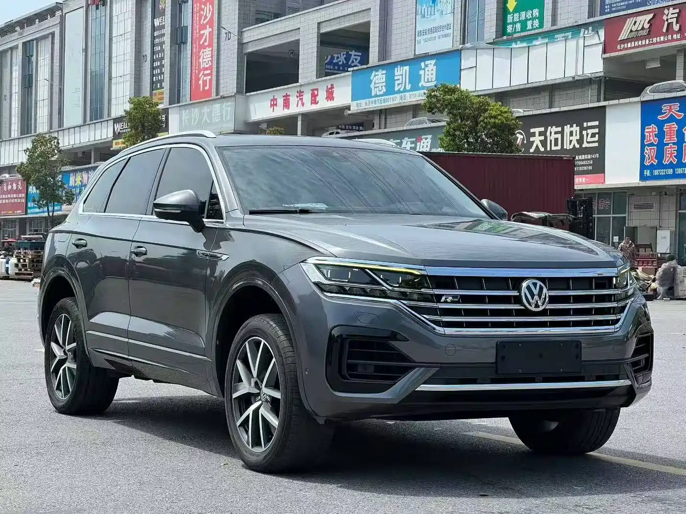 VOLKSWAGEN TOUAREG