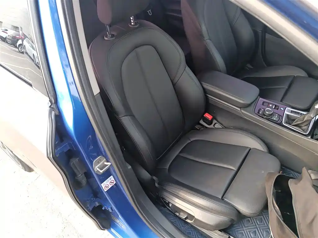 BMW 1 Series 2018 118i Sport Edition фото 25