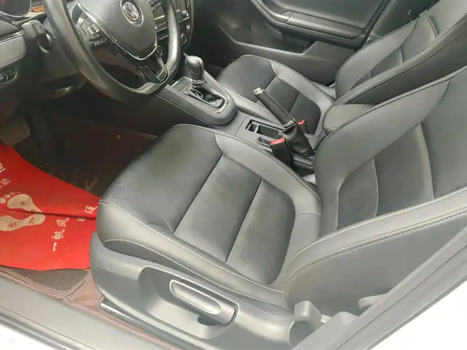 Volkswagen Sagitar 2018 1.6L Automatic Comfort фото 9