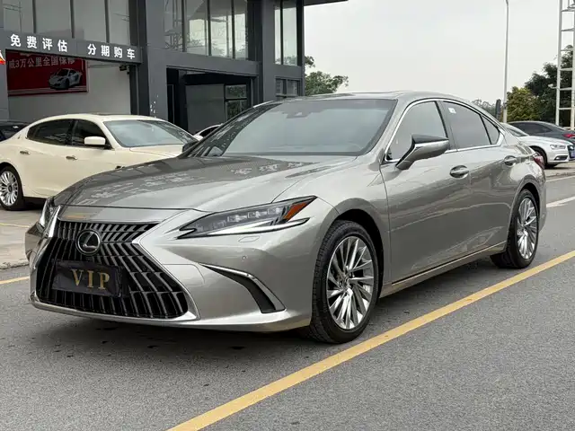 Lexus ES 2022 300h Ultimate Edition