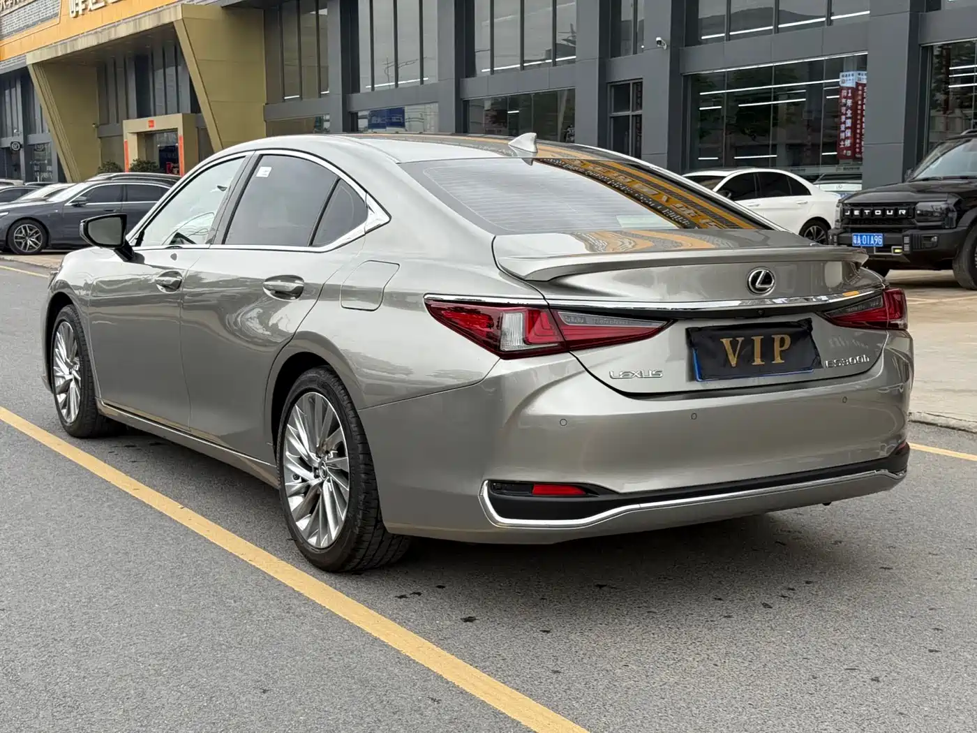 Lexus ES 2022 300h Ultimate Edition фото 9