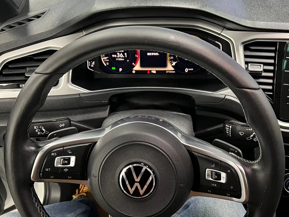 VOLKSWAGEN T ROC EXPLORING SONGS