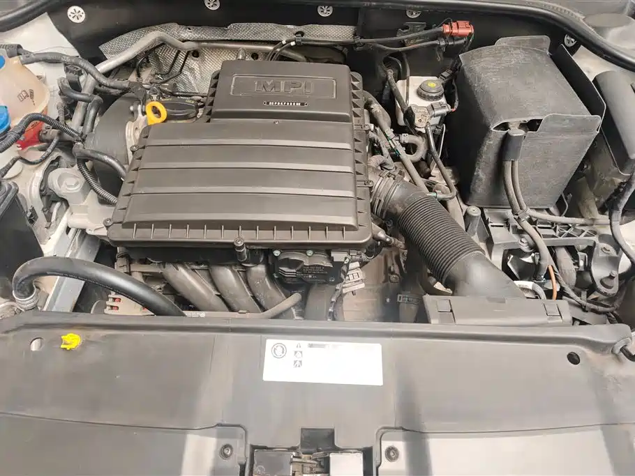 Volkswagen Sagitar 2018 1.6L Automatic Comfort фото 10