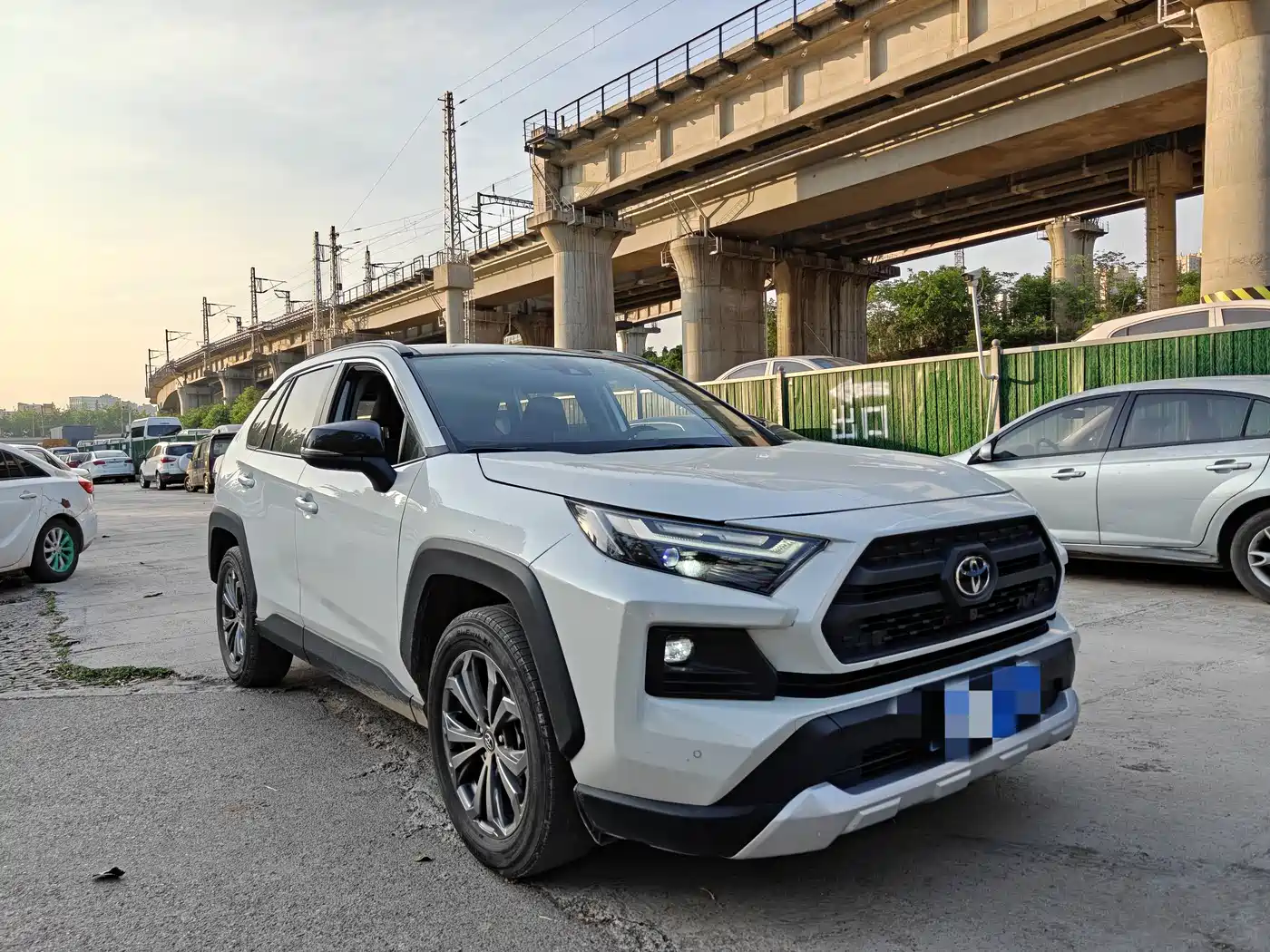 Toyota RAV4 Rongfang 2023 2.0L CVT 4WD Adventure Plus Edition фото 3