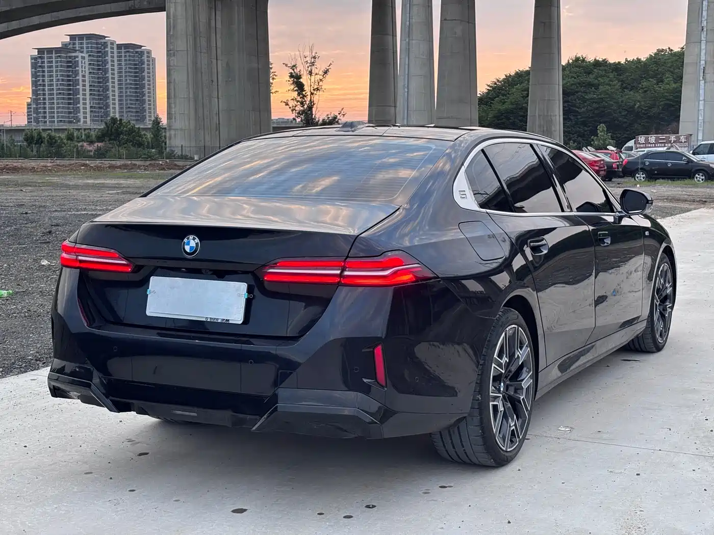 BMW 5 Series 2024 530Li Premium Luxury Package фото 9