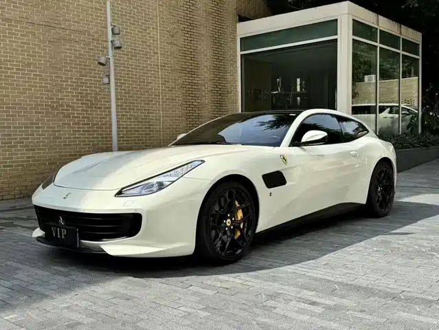 FERRARI GTC4LUSSO