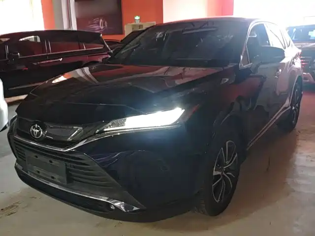 Toyota Harrier 2.0L CVT, Люкс, моноприводный
