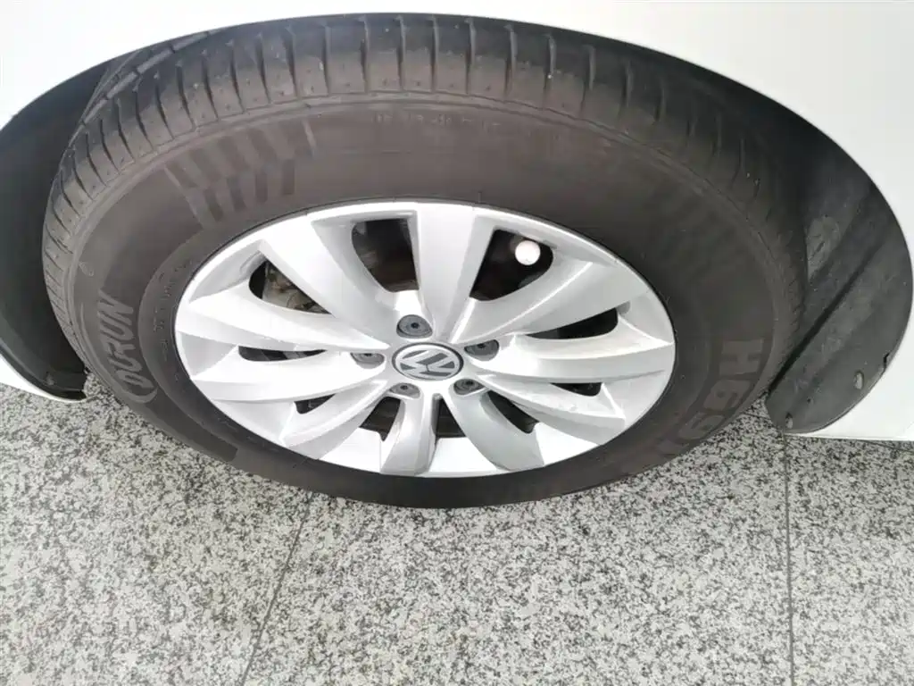Volkswagen Beetle 2017 180TSI Enjoy фото 23