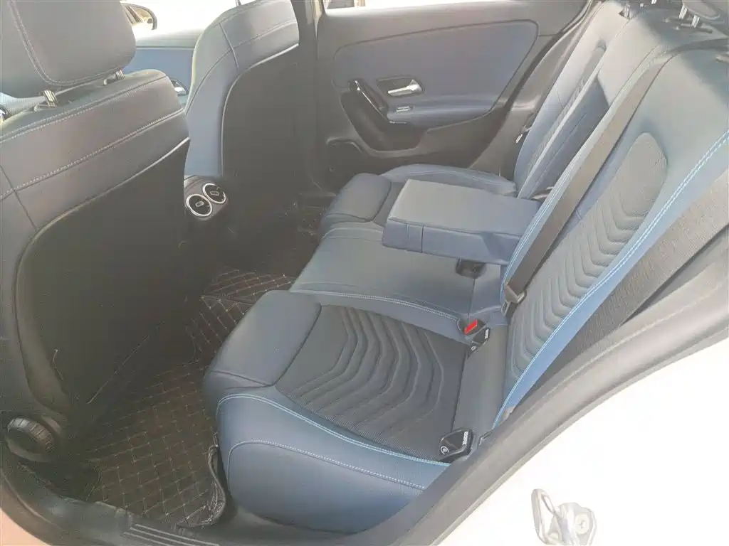 Mercedes-Benz A-Class 2019 A 180 L фото 17