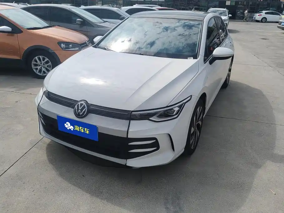 Volkswagen Golf 2025 Facelift 300TSI Pro