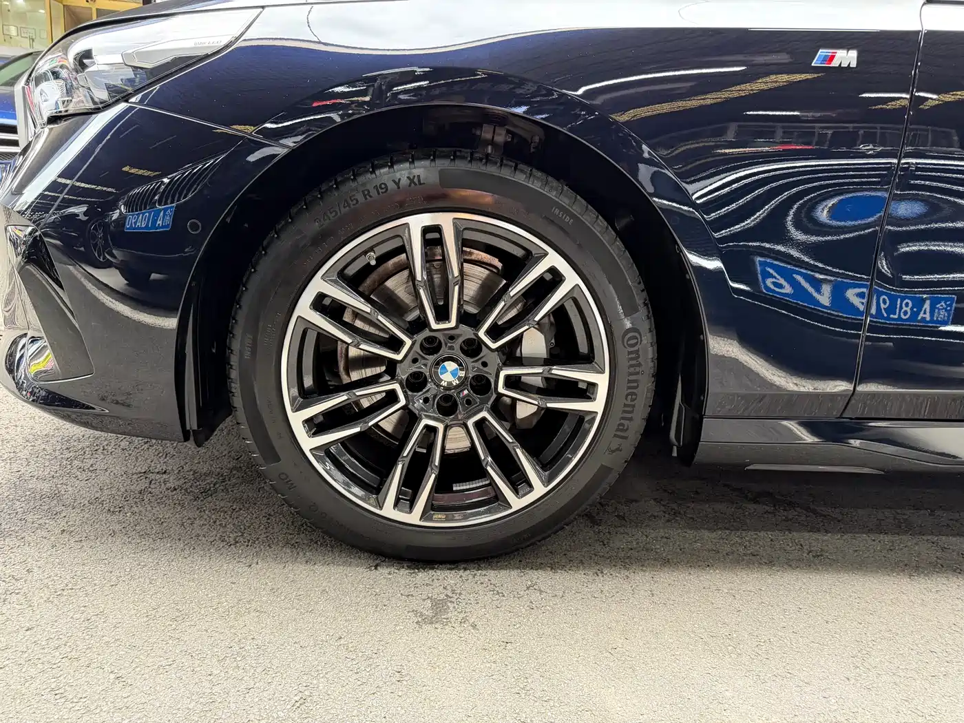 BMW 5 Series 2025 530Li Leading M Sport Package фото 33