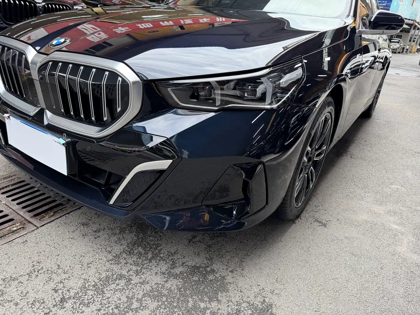 BMW 5 Series 2025 530Li Leading M Sport Package фото 4