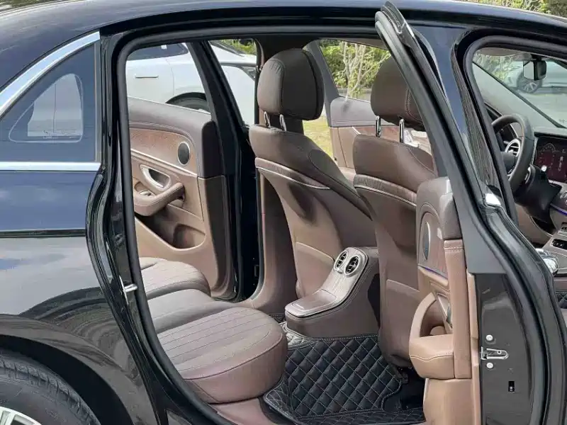 Mercedes-Benz E-Class, миниатюра 10