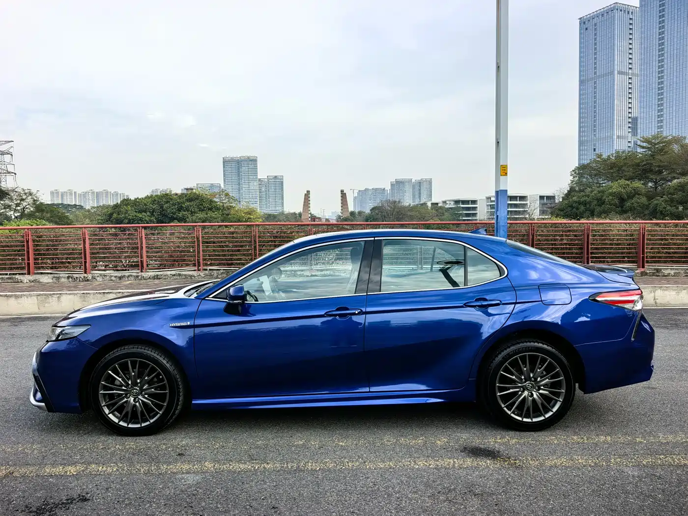 Toyota Camry 2021 Hybrid 2.5HS Fashion Edition фото 24