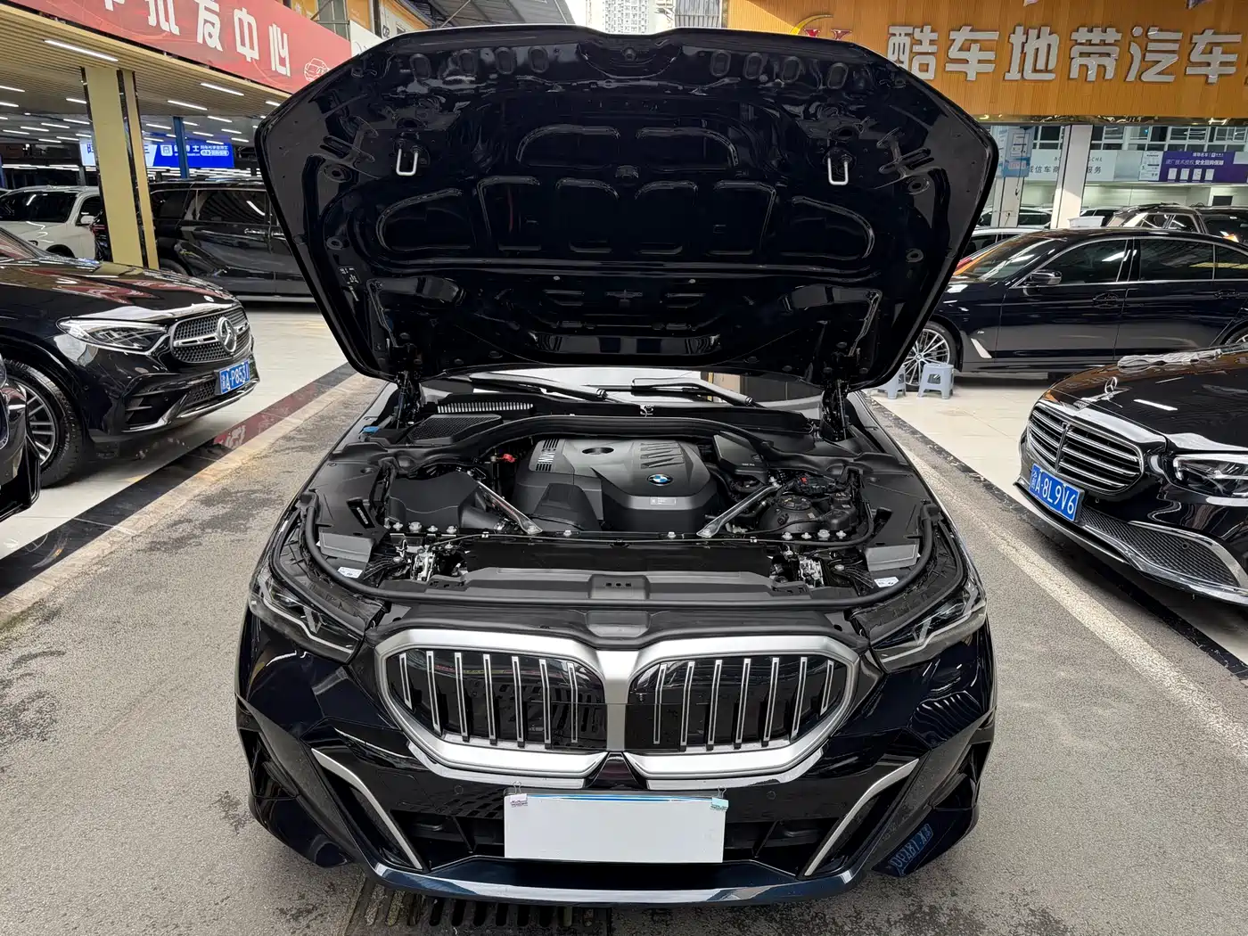 BMW 5 Series 2025 530Li Leading M Sport Package фото 31
