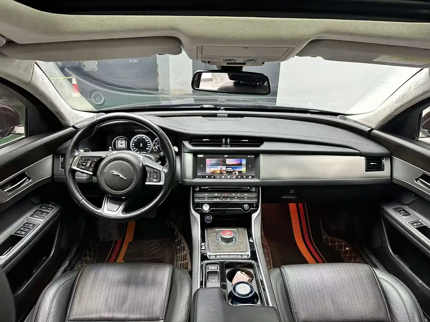 Jaguar XFL 2018 XFL 2.0T 250PS Luxury фото 9