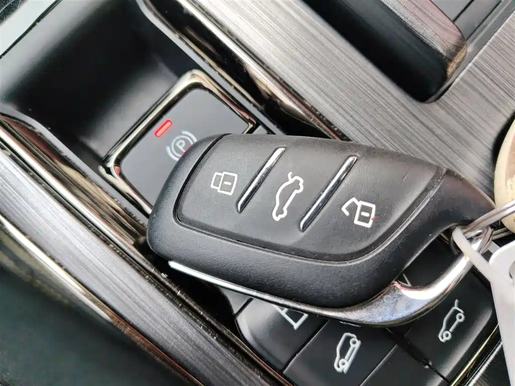 ROEWE RX5 NEW ENERGY