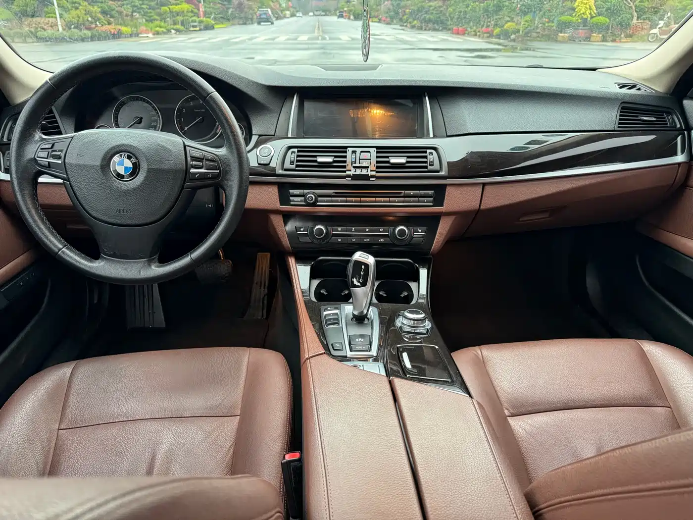 BMW 5 Series 2014 525Li Leading фото 5