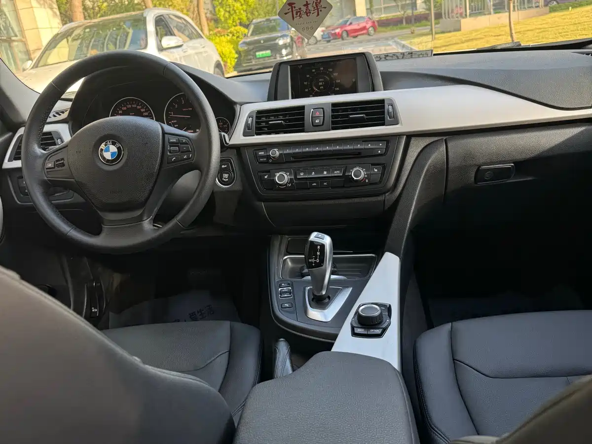 BMW 3 Series 2016 316Li Fashion фото 12