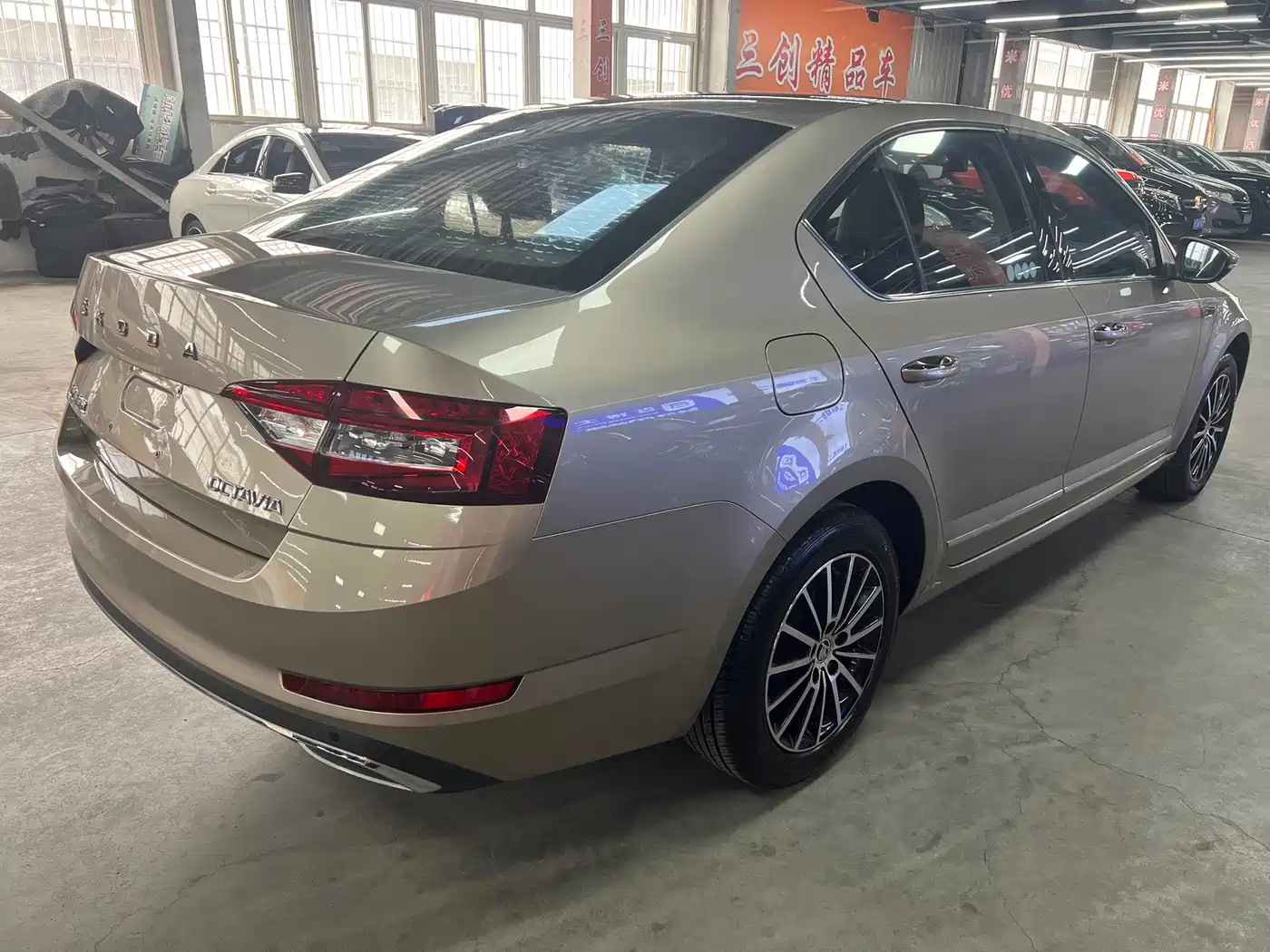 Škoda Octavia 2019 1.5L Automatic Smart Luxury Edition China V фото 5