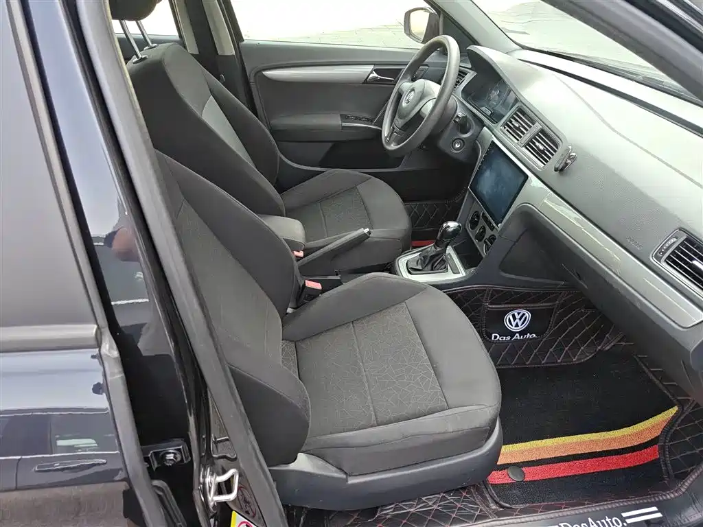 Volkswagen Lavida 2015 1.6L Automatic Trend Edition фото 20