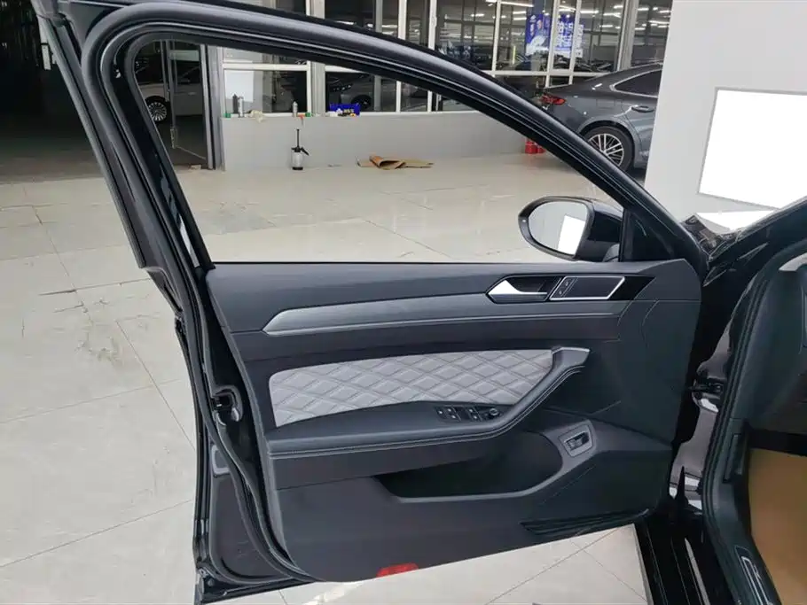 Volkswagen Magotan 2023 Model 2 Million Units Commemorative Edition 280TSI DSG Leading Version фото 7