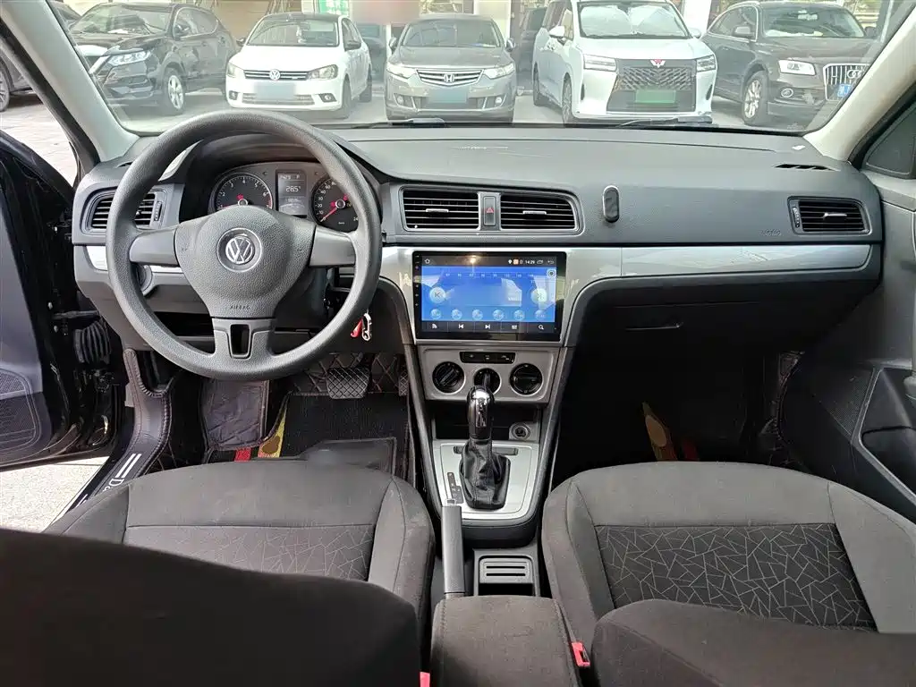 Volkswagen Lavida 2015 1.6L Automatic Trend Edition фото 6