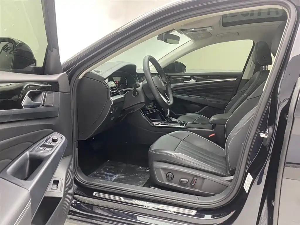 Volkswagen Passat 2022 330TSI Elite Edition фото 17