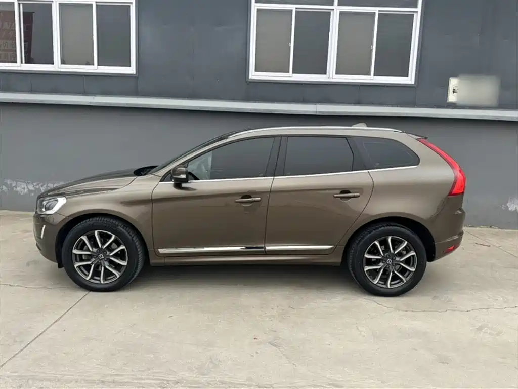 Фото 25 - Volvo XC60