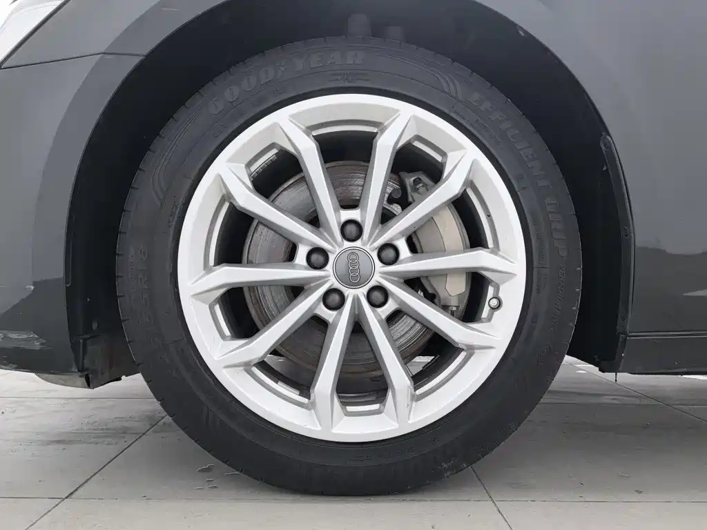 Фото 17 - Audi A6L