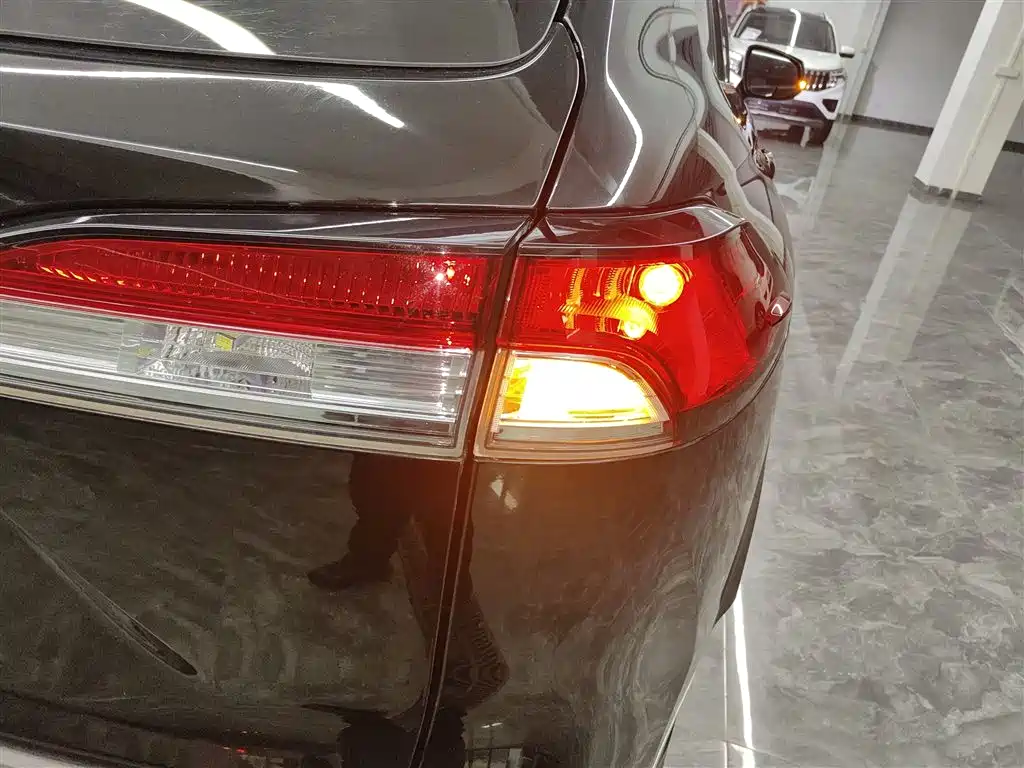Toyota Frontlander 2023 2.0L CVT Leading Edition фото 24