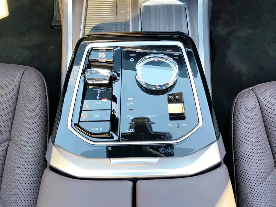 BMW 7-SERIES