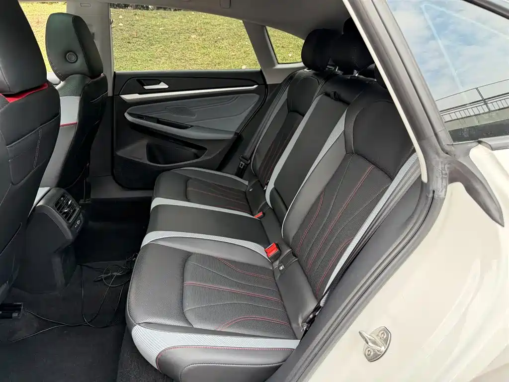 VOLKSWAGEN LINGDU