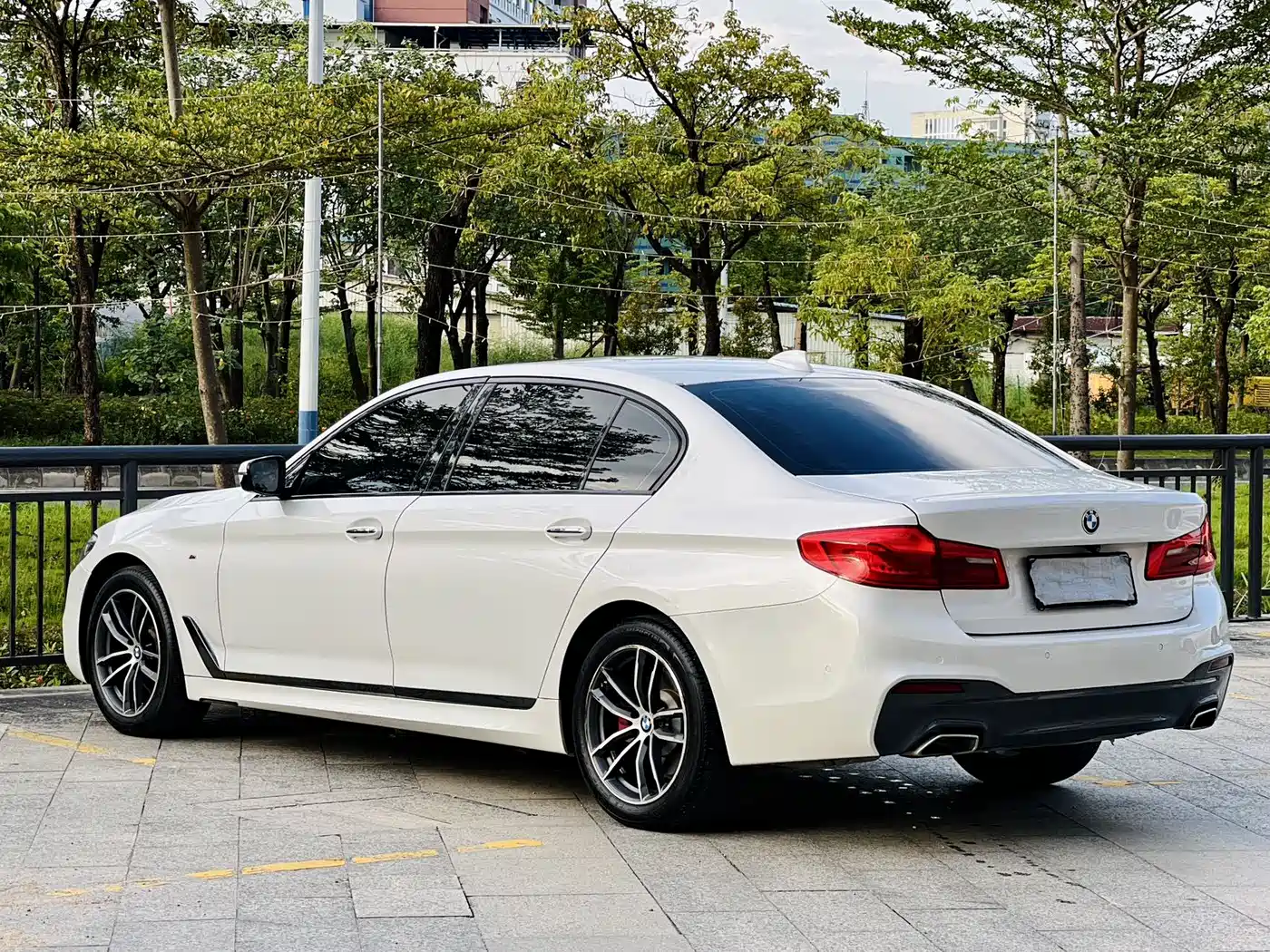 BMW 5 Series 2018 525Li M Sport Package фото 7