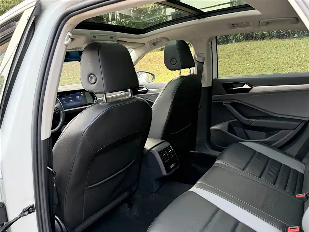Volkswagen Sagitar 2022 280TSI DSG Surpassing Edition фото 9