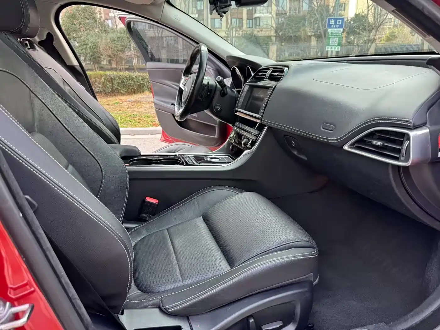 Jaguar XE 2016 2015 2.0T 200PS R-Sport