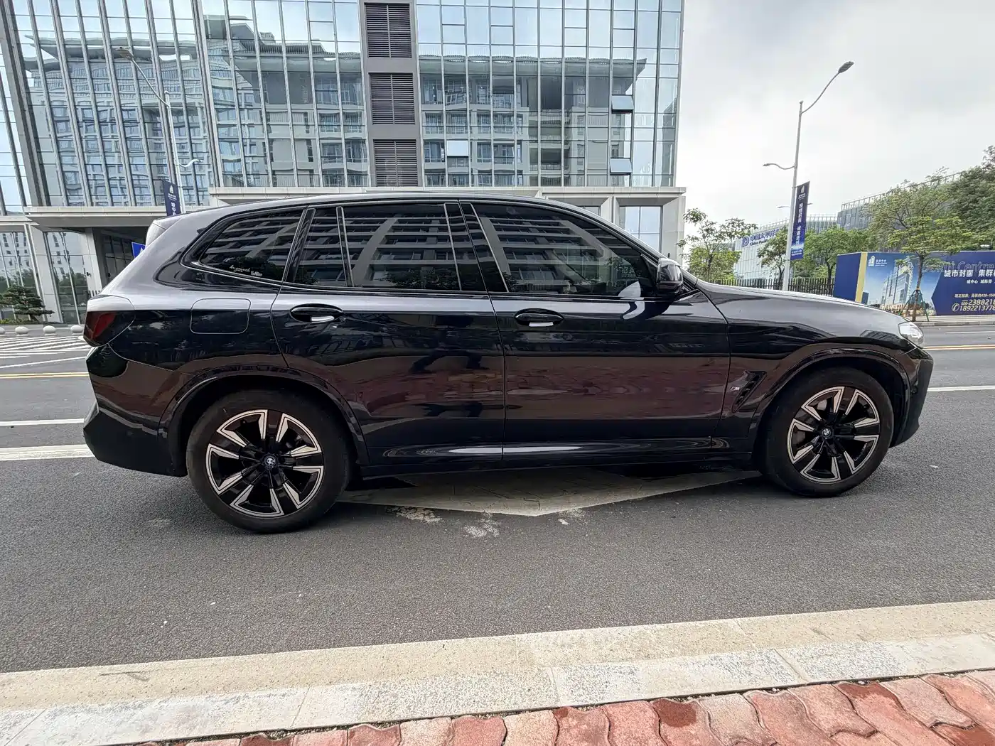 BMW IX3