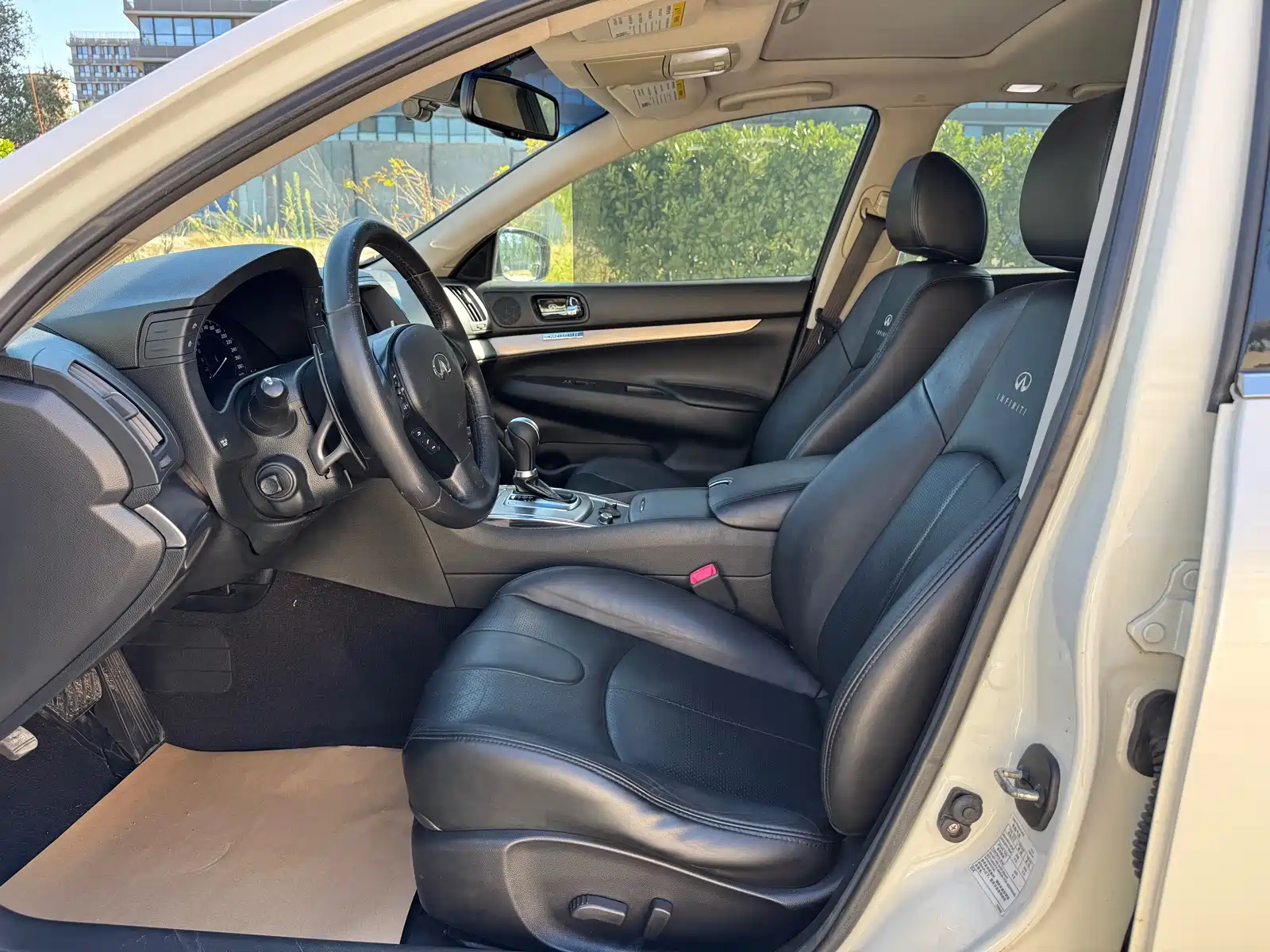 Photo 7 - Infiniti G Series