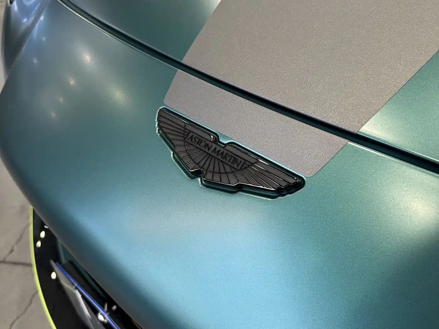 ASTON MARTIN V8 VANTAGE