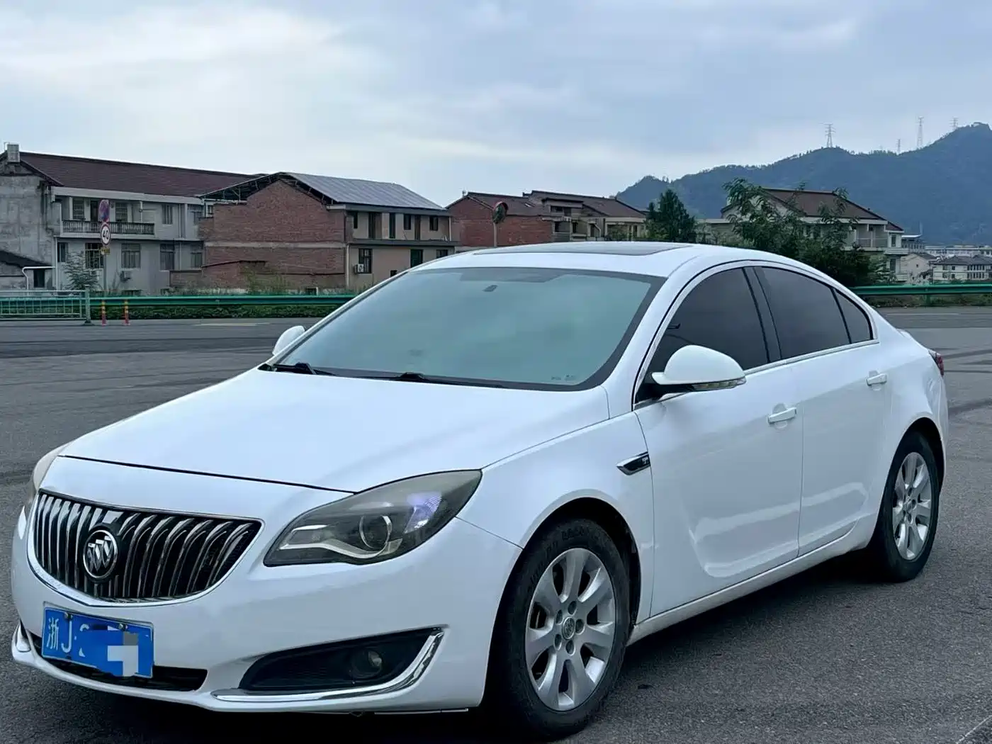 Buick Regal 2015 1.6T Leading Tech Edition