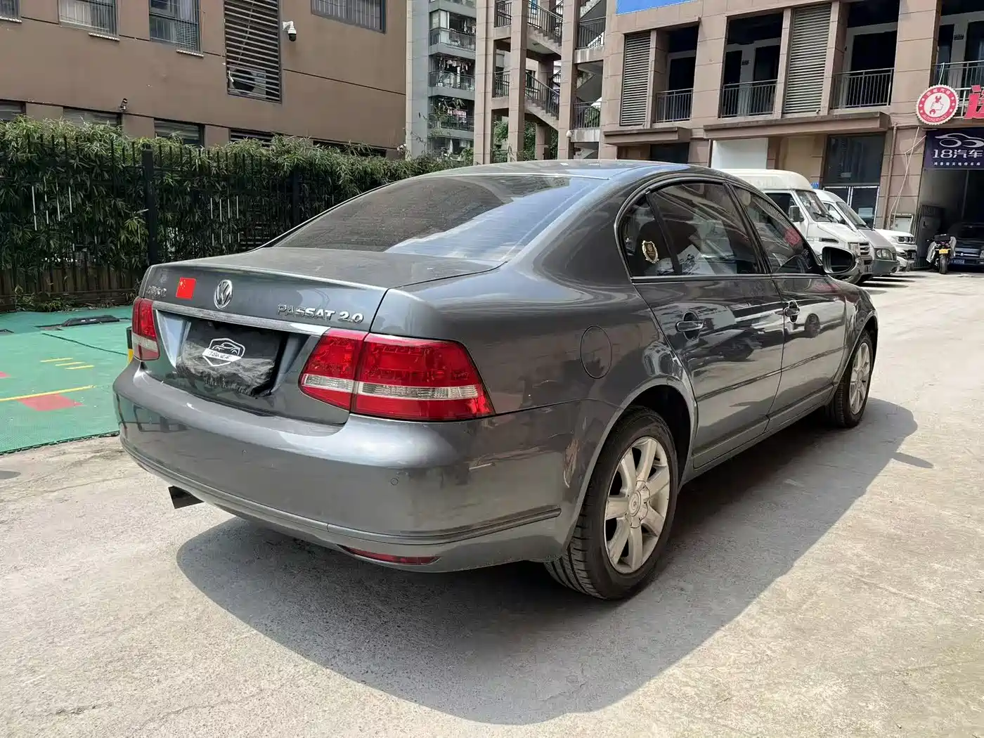 Volkswagen Passat Lingyu 2009 2.0L MFI Automatic Premium фото 4