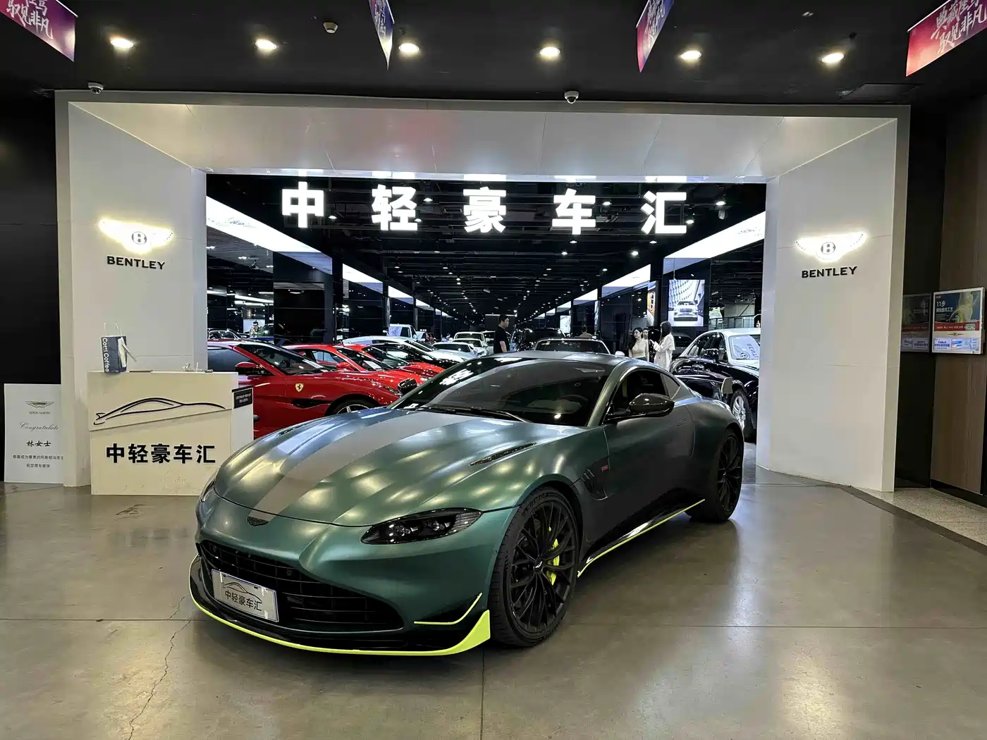 ASTON MARTIN V8 VANTAGE