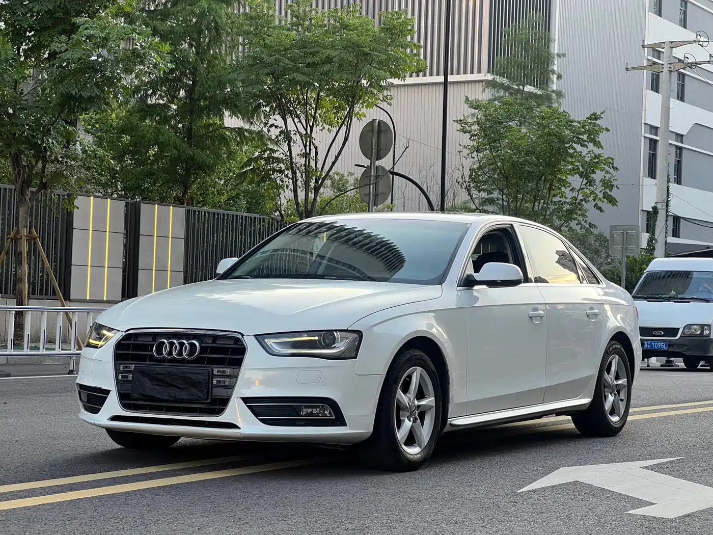 Photo 1 - Audi A4L